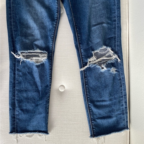 AMERICAN Eagle Distressed Raw Hem Medium Wash Mom Jean Size 00 23 1/2” - Picture 8 of 8